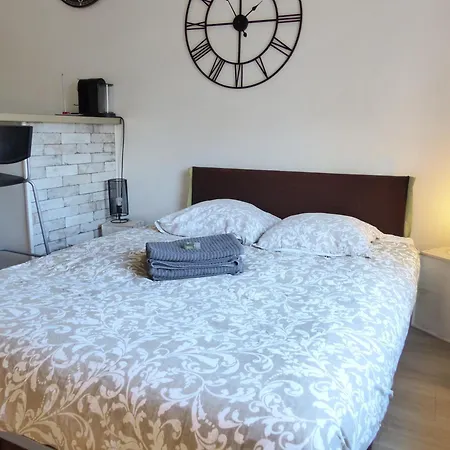 St Clement Centre-ville Avec Parking *